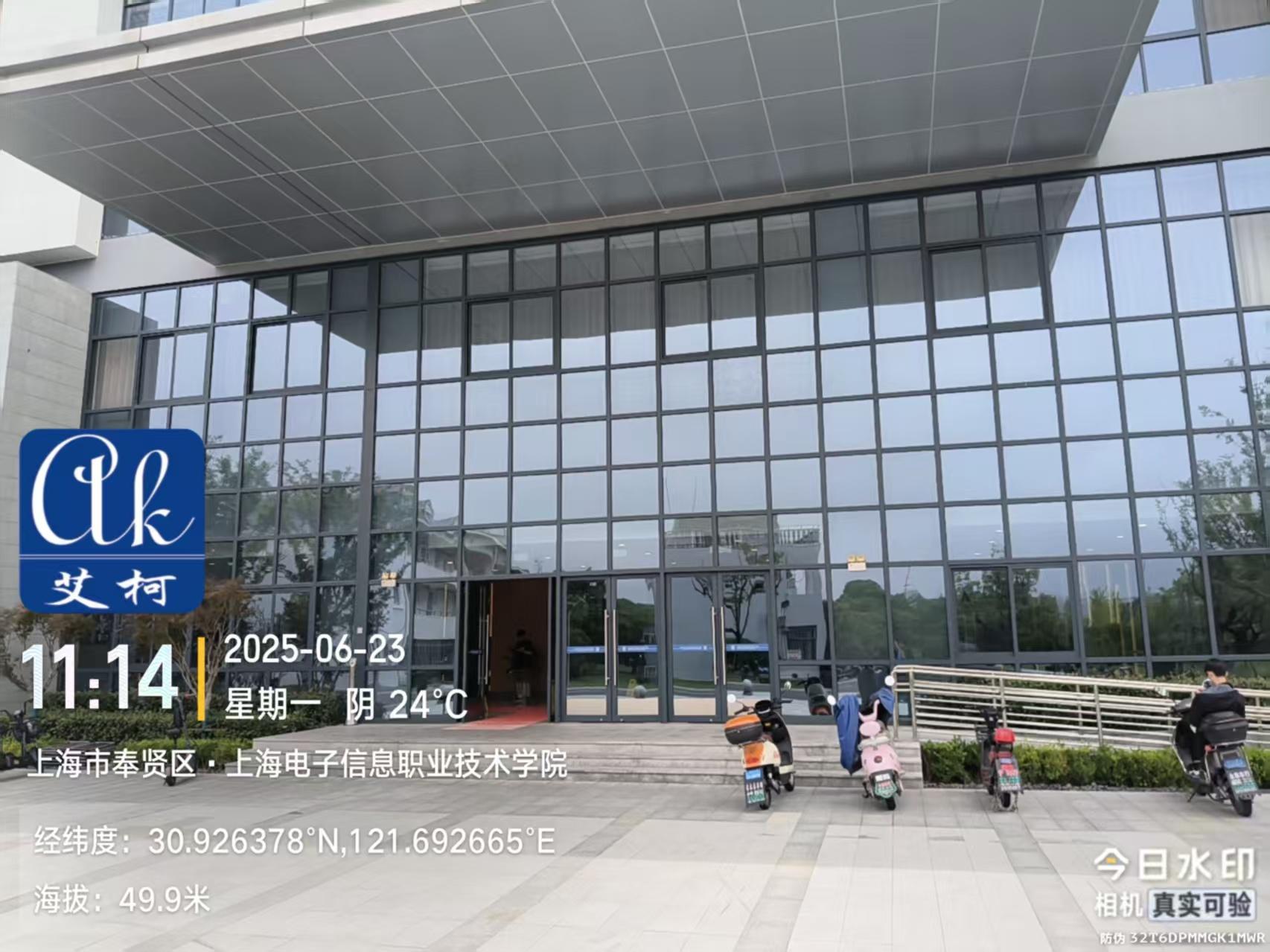 6月23日-艾柯廠家維護(hù)上海電子信息職業(yè)技術(shù)學(xué)院實(shí)驗(yàn)室純水機(jī)advanced系列插圖